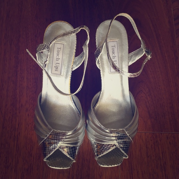 Silver heels 9 1/2 wide - Picture 3 of 6